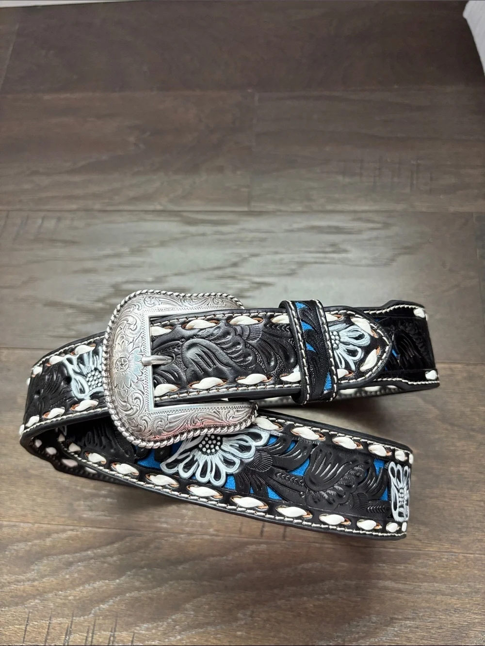 Nocona Genuine Tooled leather,removable silvertone buckle,floral,stitch,Western